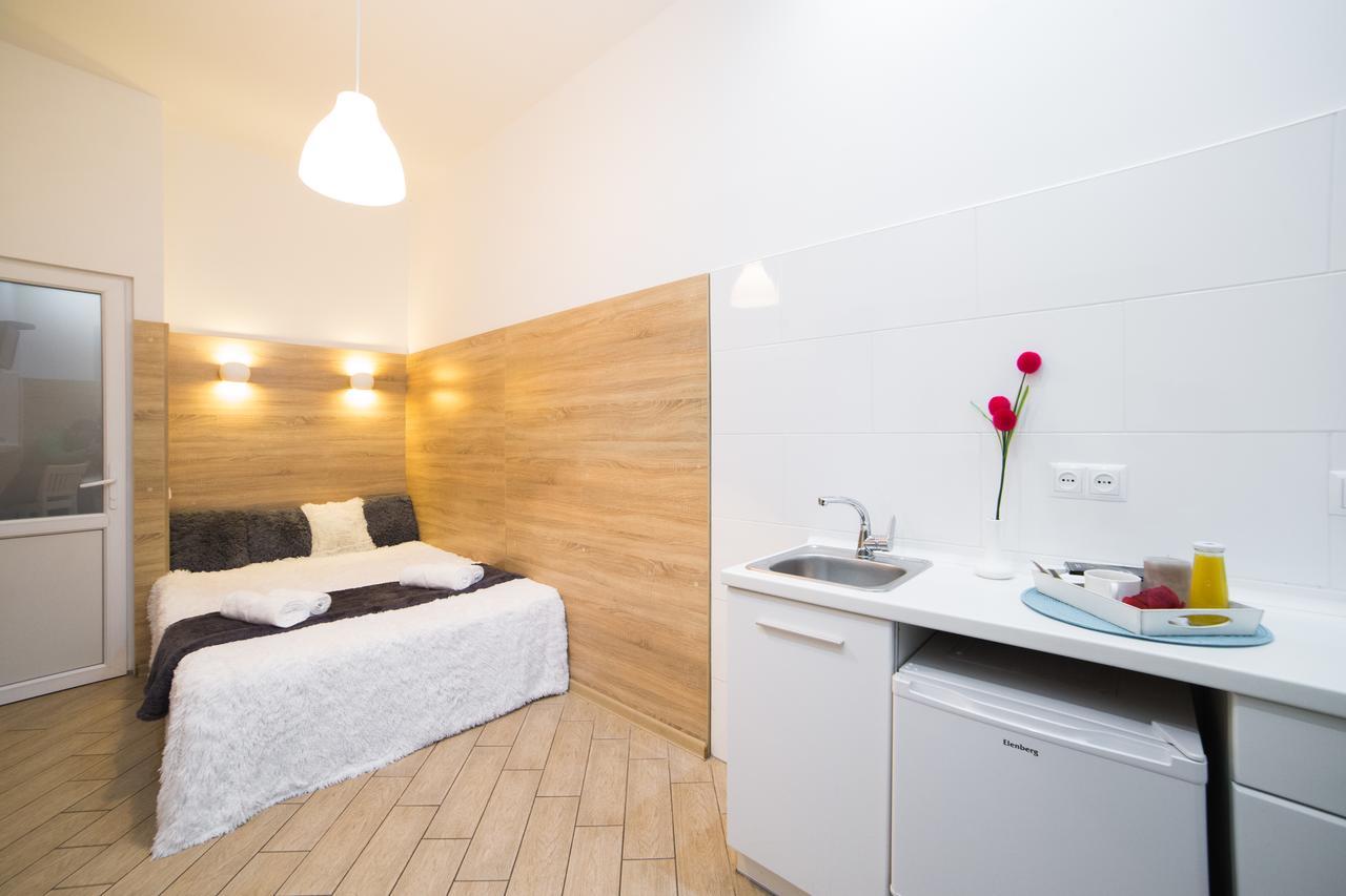 Smart Apartment On Filatova ลวีฟ ภายนอก รูปภาพ