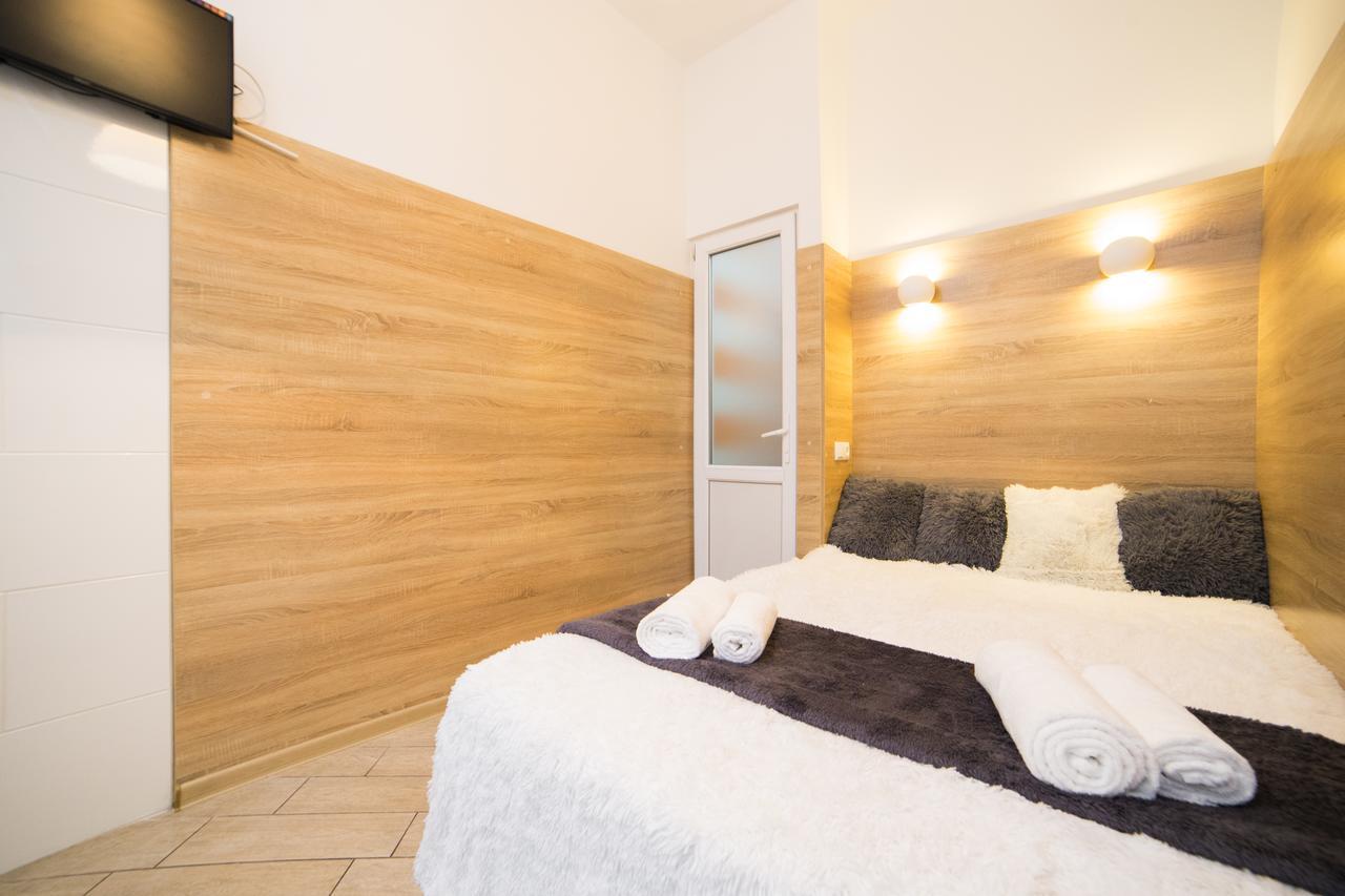 Smart Apartment On Filatova ลวีฟ ภายนอก รูปภาพ