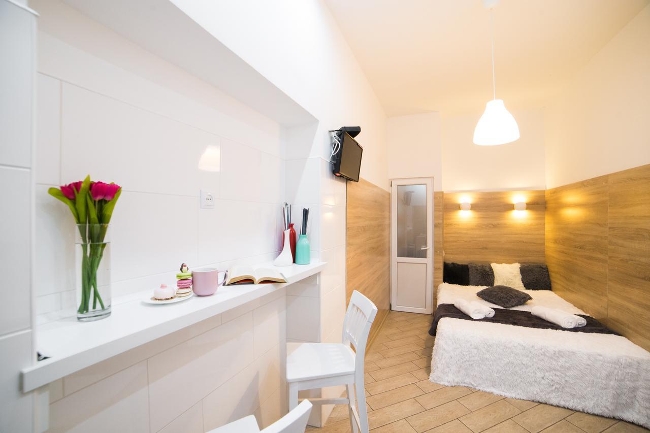 Smart Apartment On Filatova ลวีฟ ภายนอก รูปภาพ